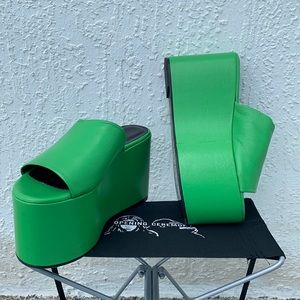 Simon Miller green platform